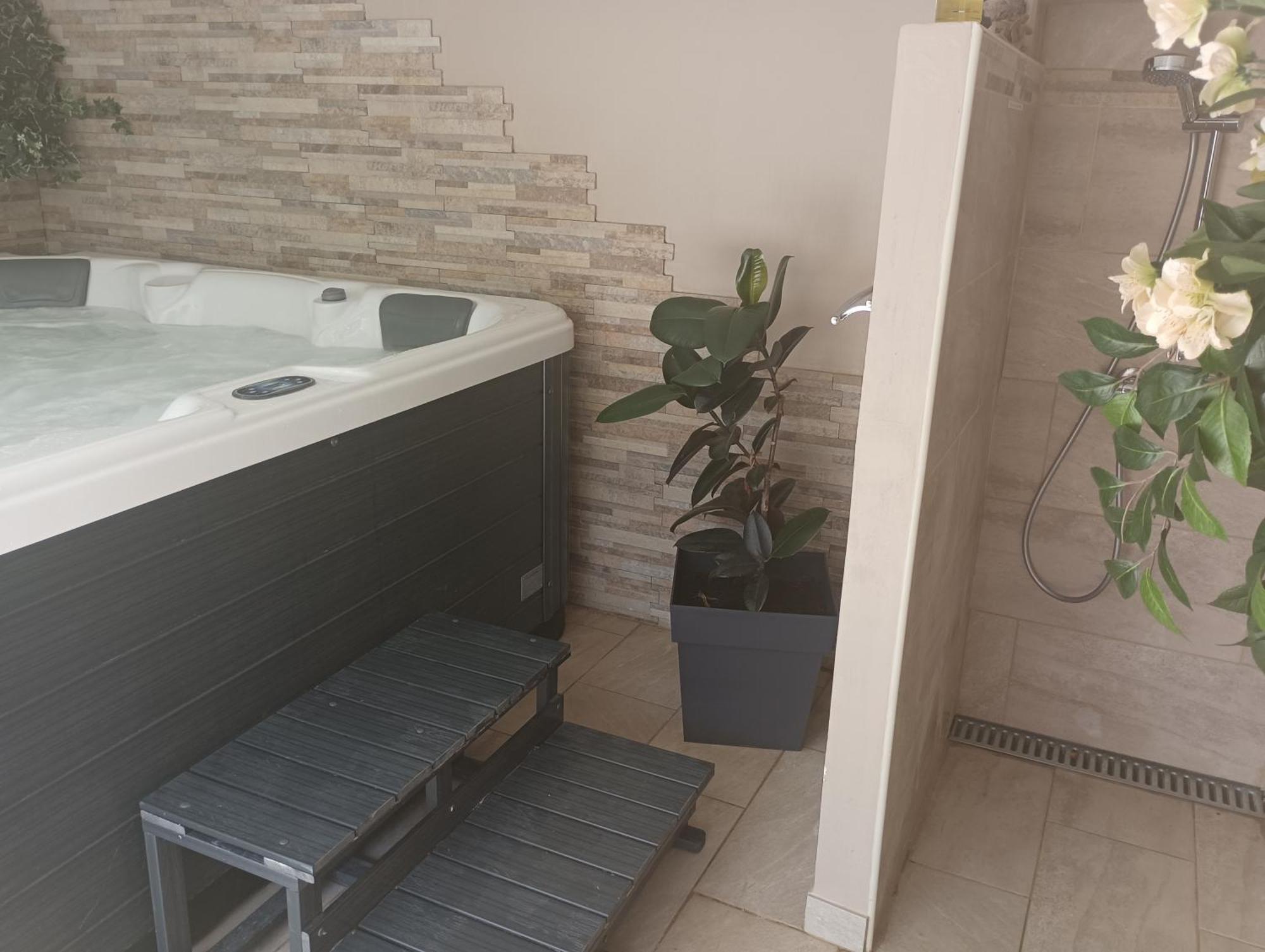 Mimilou Mont St Loup Piscine Privee Apartment *